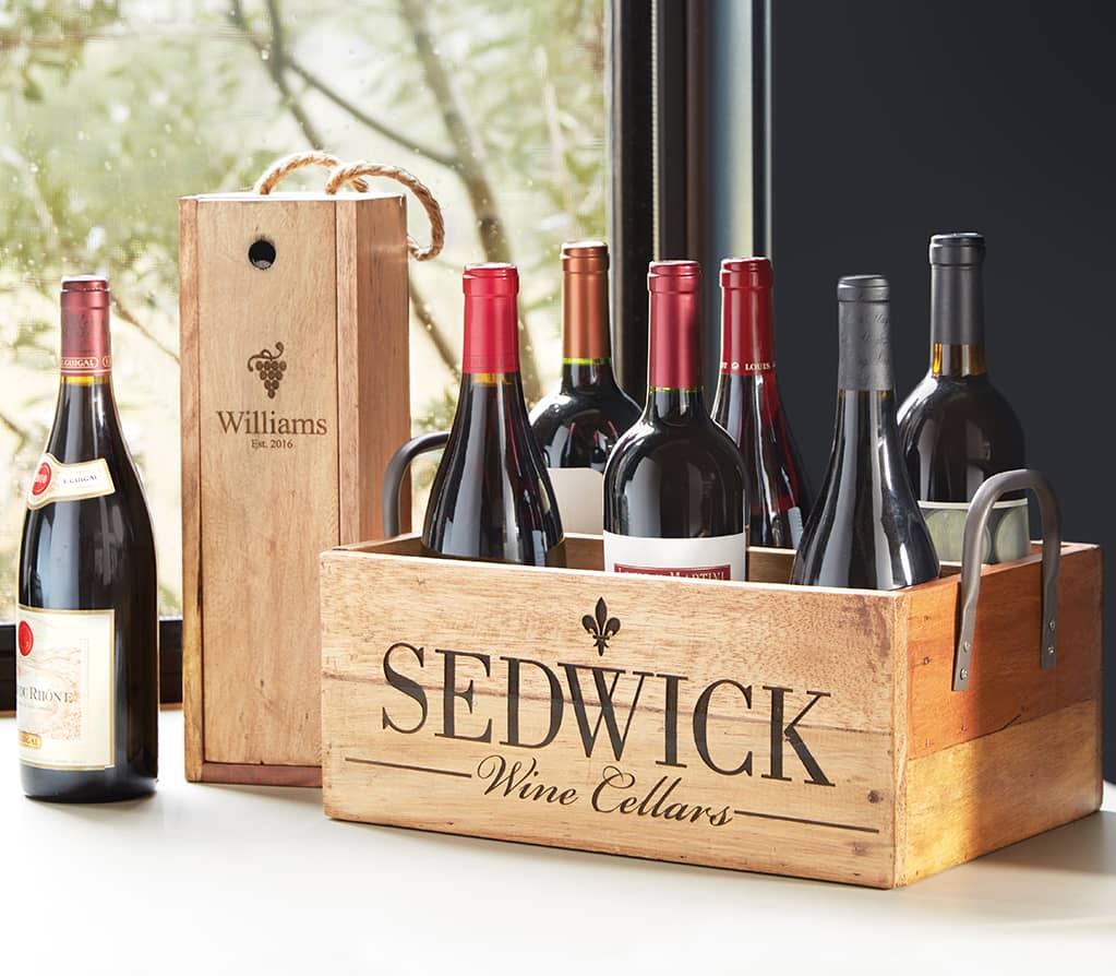 Personalizable gift set with a custom engraved wine box