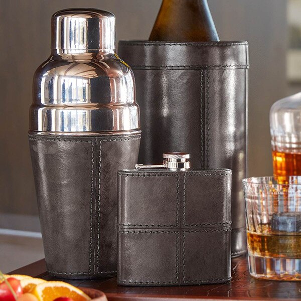 https://www.iwawine.com/Images/items/leather-barware-bundle-black_20.jpg?resizeid=28&resizeh=600&resizew=600