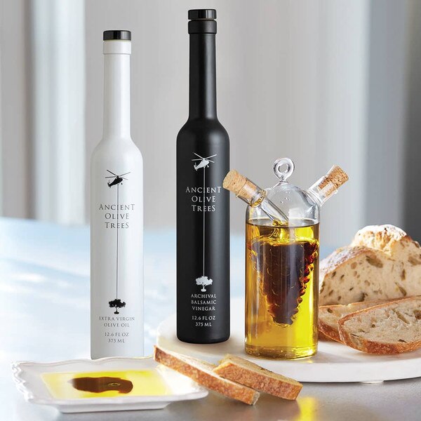 https://www.iwawine.com/Images/items/olive-oil-balsamic-vinegar-cruet_20.jpg?resizeid=28&resizeh=600&resizew=600