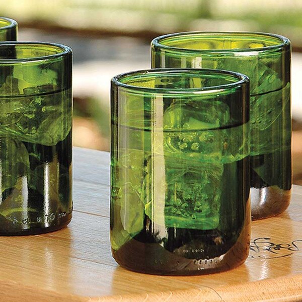 https://www.iwawine.com/Images/items/recycled-wine-bottle-tumblers-set-of-4_25.jpg?resizeid=28&resizeh=600&resizew=600